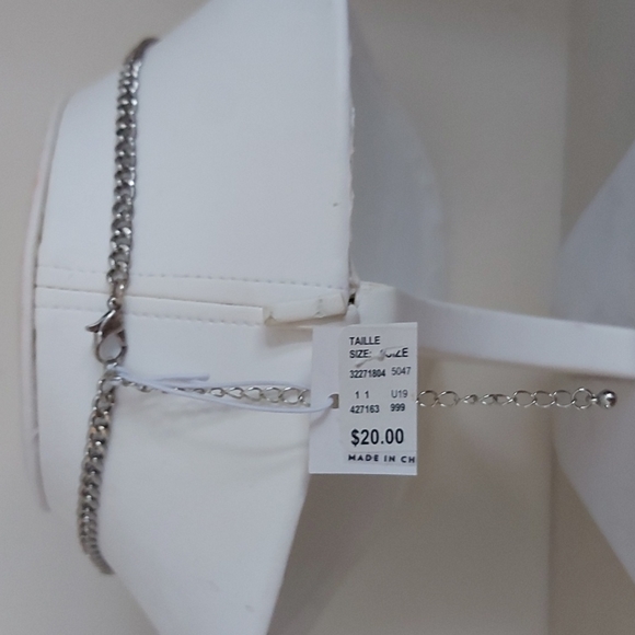 Gorgeous Floral Statement Necklace - Picture 5 of 5